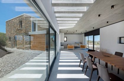 A House Between The Rocks | Aristides Dallas Architects