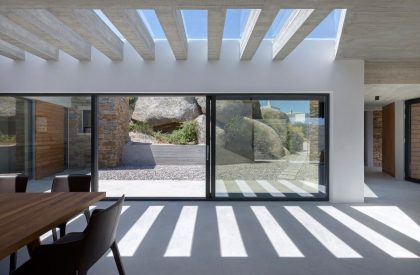 A House Between The Rocks | Aristides Dallas Architects