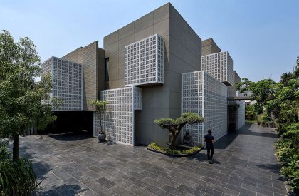 18 Screens | Nina & Sanjay Puri Architects