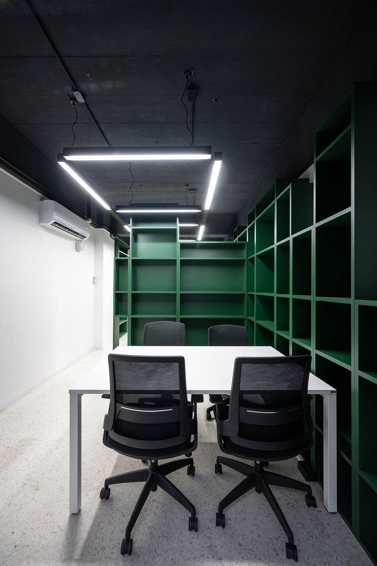 Chokchairuammit Office | Archimontage Design Fields Sophisticated