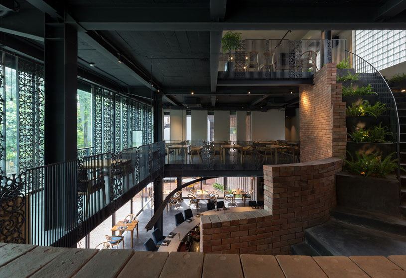 Pizza 4P’s Phan Ke Binh | Takashi Niwa Architects