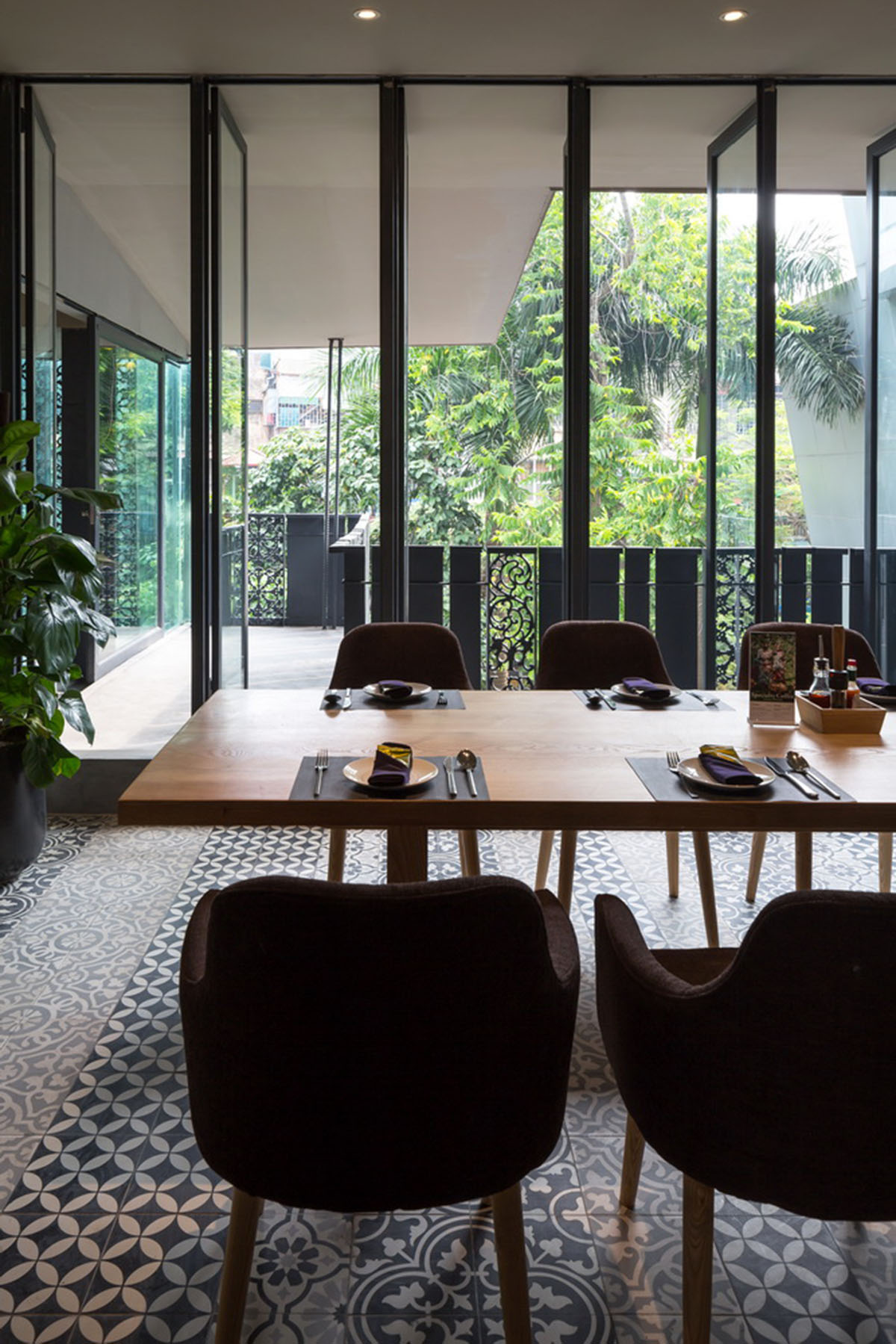 Pizza 4P’s Phan Ke Binh | Takashi Niwa Architects