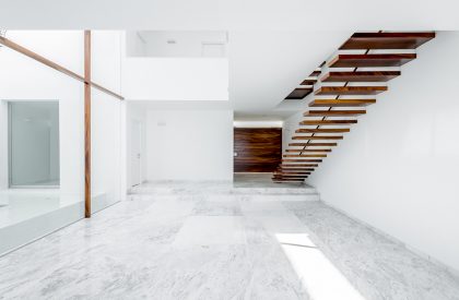 V House | Cotaparedes Arquitectos + Estudio Hidalgo