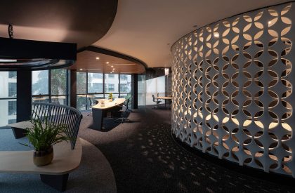 Woven Screen Office | Takashi Niwa Architects