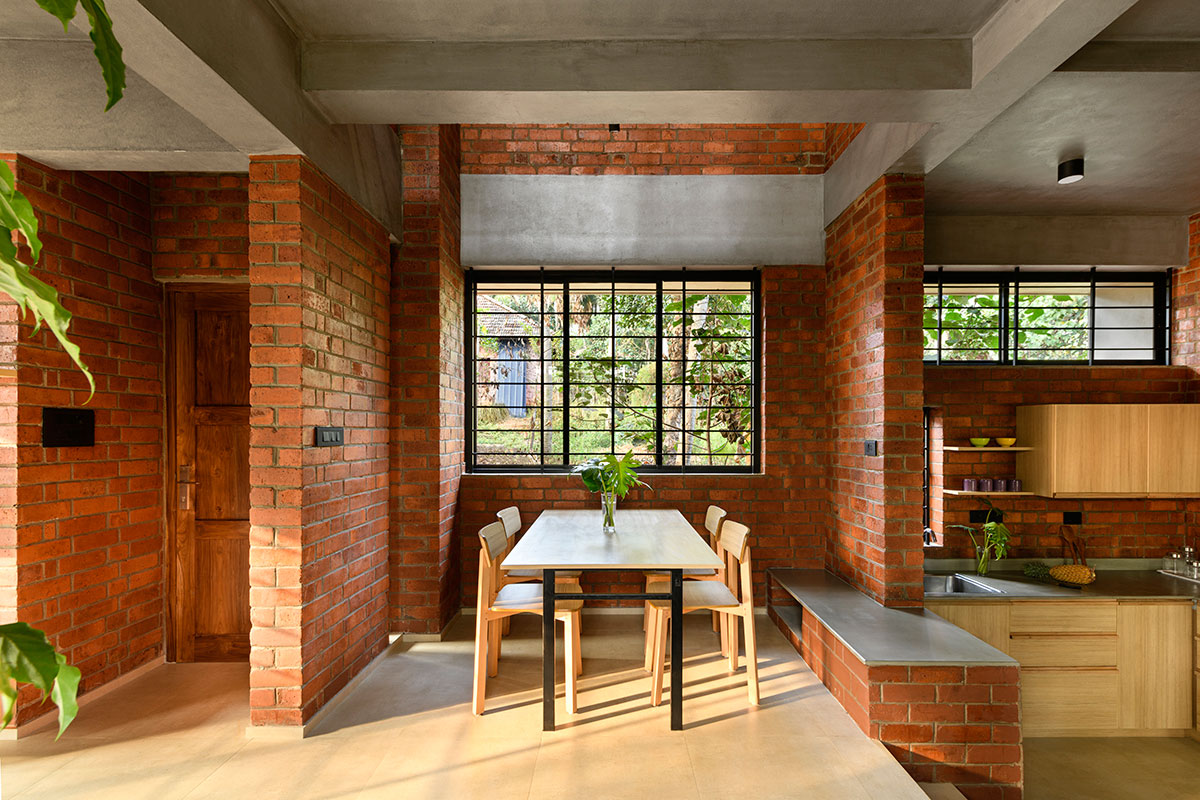 Narrow Brick House | Srijit Srinivas - ARCHITECTS