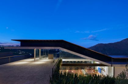 Inclined Slab House | TETRO Arquitetura