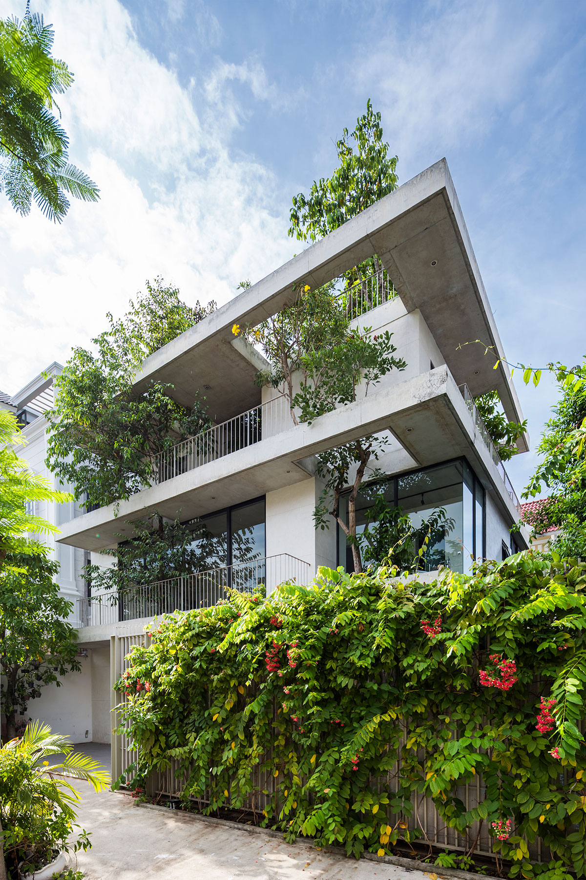 Stacked Planters House | VTN Architects