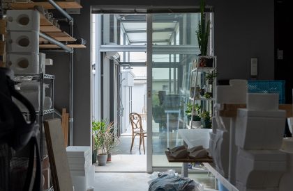 Atelier with Corridor | Takayuki Kuzushima and Associates