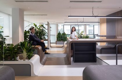 Uplifting office | Takashi Niwa Architects
