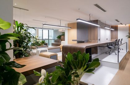 Uplifting office | Takashi Niwa Architects