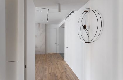 Minimalist apartment with a colour splash | Alexander Tischler