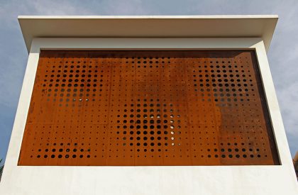 The Breathing Wall Residence | LIJO.RENY.architects