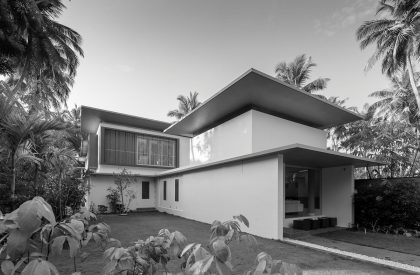The Floating Parasol House | LIJO.RENY.architects