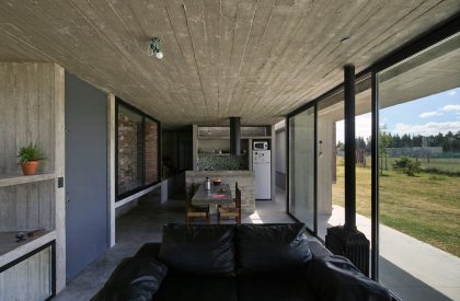 Suburban House | Besonias Almeida arquitectos